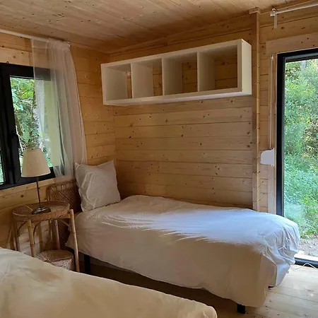 Les Du Lodge *